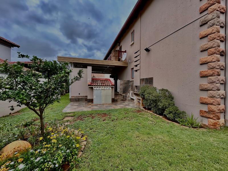 5 Bedroom Property for Sale in Birdwood Estate North West